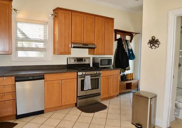 Listing Photo 4 - Condo for sale in building located at 13 Howe St, Somerville, MA 02145