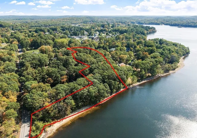 Photo 3 of Single family home for sale at 35 Bonny Lane, North Andover, MA 01845 | MLS# 73438757 | Listing updated on 2025-10-17