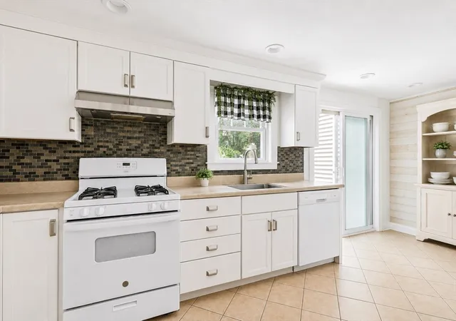 Homes for sale in Marshfield, MA | 47 Old Colony Ln #240, Marshfield, MA 02050 | MLS# 73534209