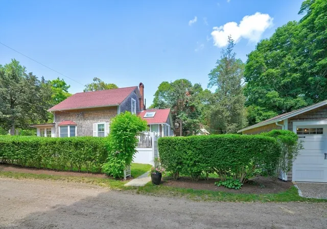 39th image of 27 Laurel Avenue, Oak Bluffs, MA 02557 | MLS# 73540741