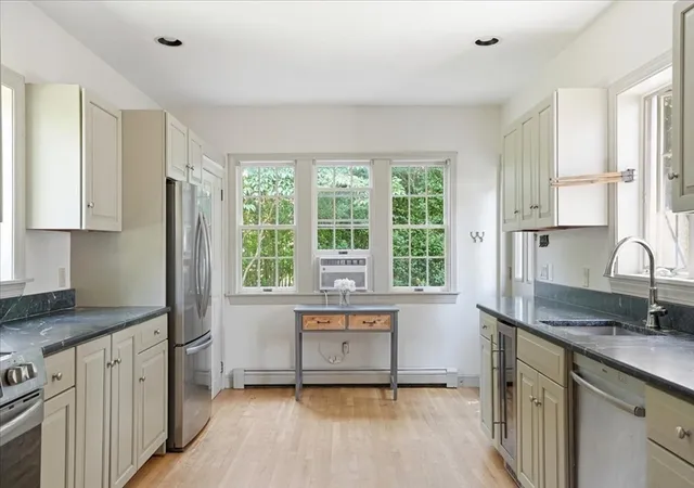 2nd image of 424 Main St, Hingham, MA 02043 | MLS# 73556212