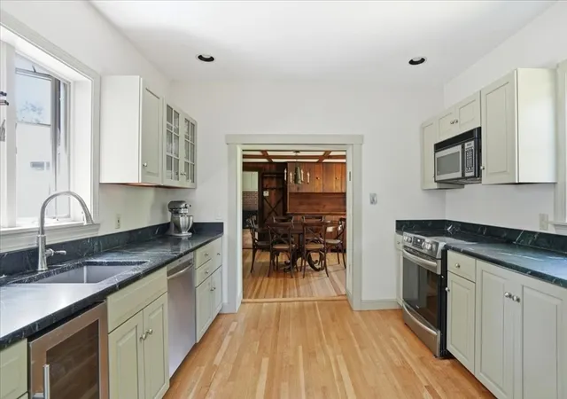 3rd image of 424 Main St, Hingham, MA 02043 | MLS# 73556212