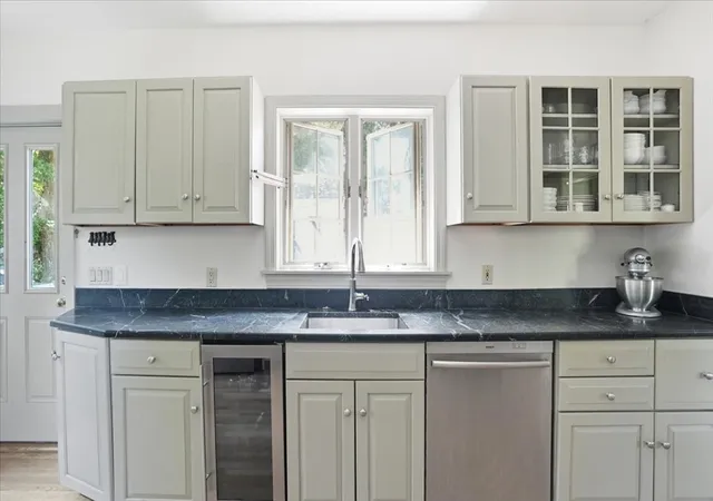 4th image of 424 Main St, Hingham, MA 02043 | MLS# 73556212