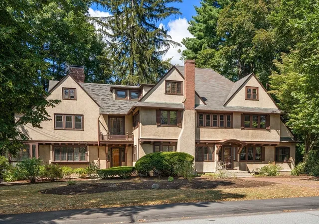 1st image of 9 11 Hampden Street, Wellesley, MA 02482 | MLS# 73503038