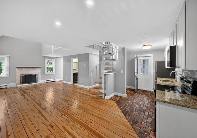 Listing Photo 4 - Condo for sale in building located at 12 State Rd, Plymouth, MA 02360 - Unit #2E