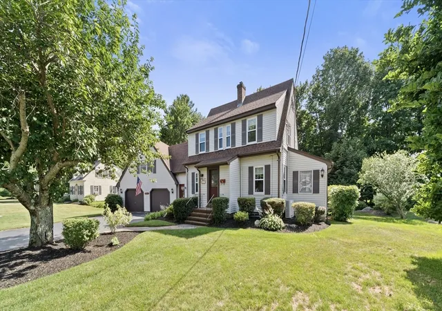 2nd image of 17 Perry Ave, Lynnfield, MA 01940 | MLS# 73552894