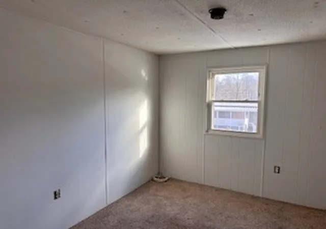 2nd image of 3 Heritage Dr, Warren, MA 01083
