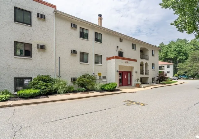 2nd image of 200 Fellsview Ter, Stoneham, MA 02180