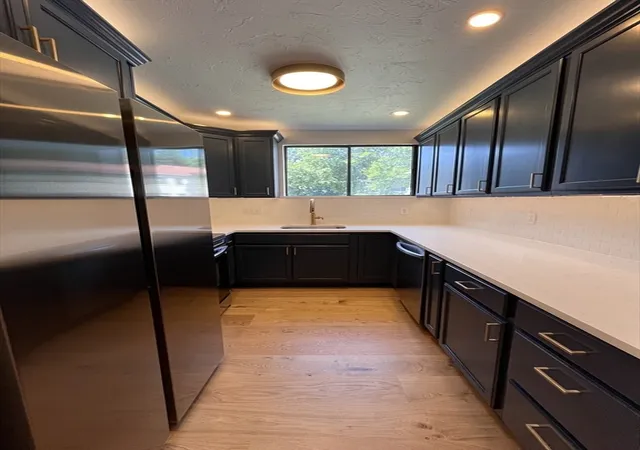 3rd image of 200 Fellsview Ter, Stoneham, MA 02180