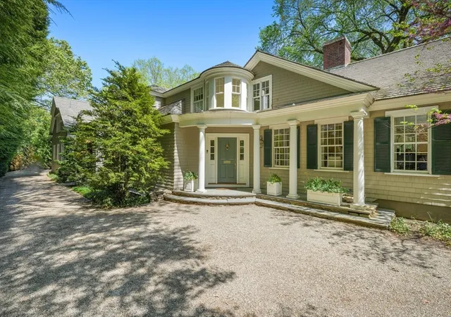 2nd image of 198 Clyde Street, Chestnut Hill, MA 02467 | MLS# 73500458