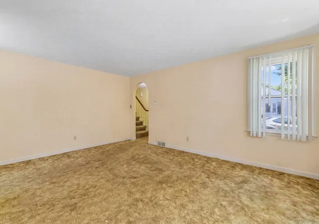 Photo 4 of Sale Pending at 27 Kinnicutt Rd, Worcester, MA 01602 | MLS# 73536604 | Listing updated on 2026-09-03