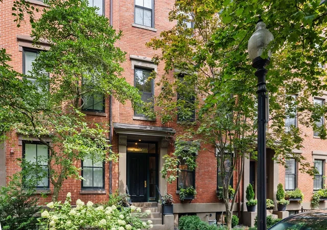 2nd image of 135 W Concord St, Boston, MA 02118
