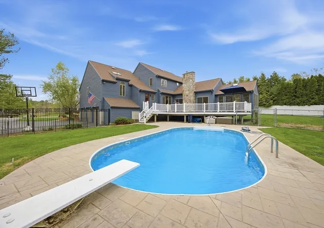 Photo 3 of Single family home for sale at 5 Powers Rd, Andover, MA 01810 | MLS# 73514897 | Listing updated on 2026-08-30