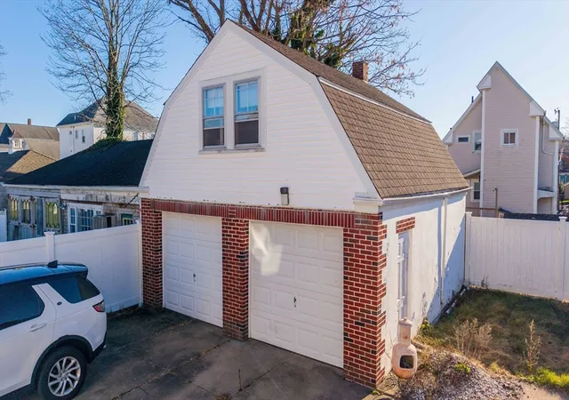 15th image of 28 Weaver St, New Bedford, MA 02740 | MLS# 73320491
