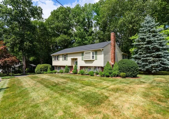 Photo 3 of Sale Pending at 25 Lisa Ln, Reading, MA 01867 | MLS# 73555815 | Listing updated on 2026-08-05