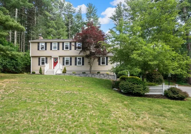 Homes for sale in Holliston, MA | 23 Bonney Dr, Holliston, MA 01746 | MLS# 73537058