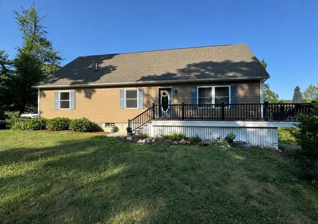 39th image of 155 Elmer St, Pembroke, MA 02359 | MLS# 73548106
