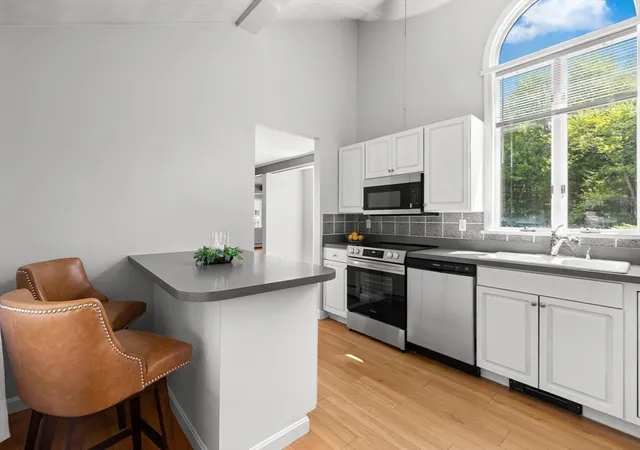 5th image of 865 Salem St, Groveland, MA 01834 | MLS# 73540521