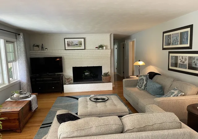 Photo 3 of Sale Pending at 6 Meadowbrook Rd, Springfield, MA 01128 | MLS# 73568061 | Listing updated on 2026-08-27