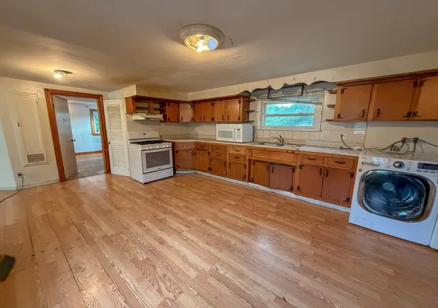 1st image of 32 Oliver St, Lowell, MA 01854 | MLS# 73548280