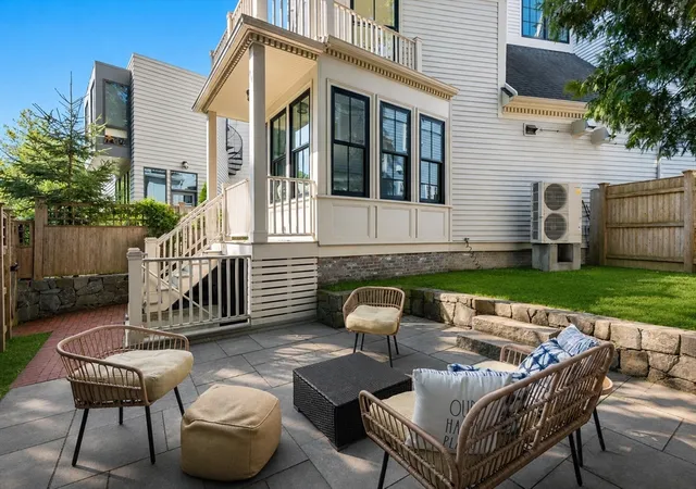 32nd image of 39 Hammond Street #2, Cambridge, MA 02138 | MLS# 73509718