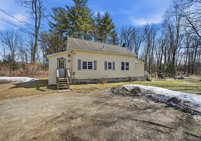 Homes for sale in Easthampton, MA | 5 Torrey St, Easthampton, MA 01027 | MLS# 73490552