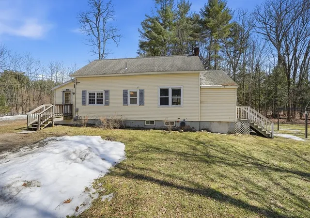 Homes for sale in Easthampton, MA | 5 Torrey St, Easthampton, MA 01027 | MLS# 73490552