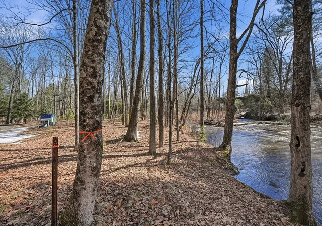 Homes for sale in Easthampton, MA | 5 Torrey St, Easthampton, MA 01027 | MLS# 73490552