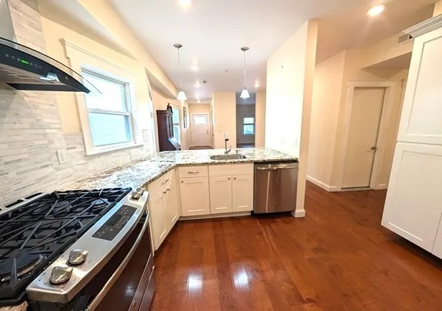 4th image of 21 Bailey St, Everett, MA 01569