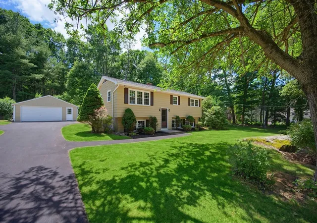 Homes for sale in Uxbridge, MA | 385 River Rd, Uxbridge, MA 01569 | MLS# 73538083