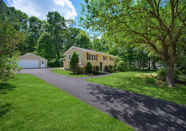 Homes for sale in Uxbridge, MA | 385 River Rd, Uxbridge, MA 01569 | MLS# 73538083