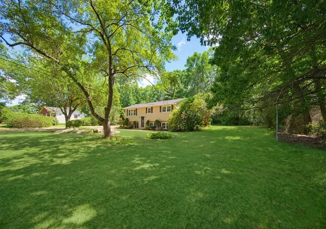 Homes for sale in Uxbridge, MA | 385 River Rd, Uxbridge, MA 01569 | MLS# 73538083