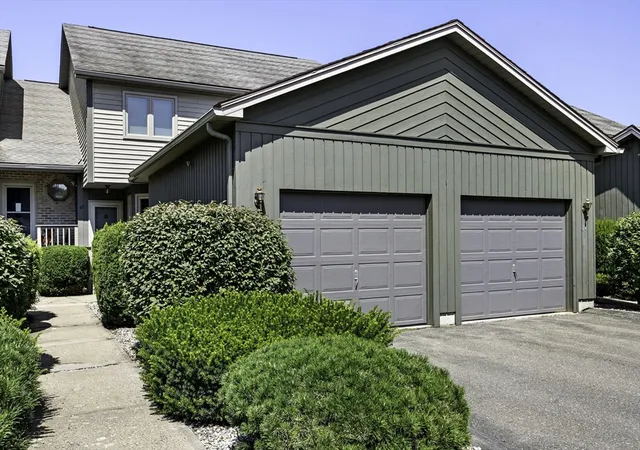 2nd image of 43 Pine Grove Dr #43, South Hadley, MA 01075 | MLS# 73561528