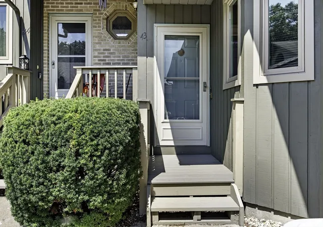 3rd image of 43 Pine Grove Dr #43, South Hadley, MA 01075 | MLS# 73561528