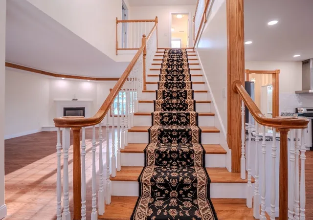 2nd image of 33 Lakeside Dr, Shrewsbury, MA 01545 | MLS# 73489384