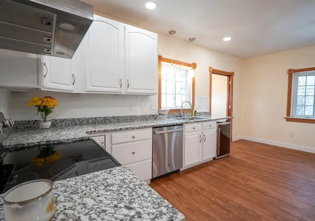 5th image of 33 Lakeside Dr, Shrewsbury, MA 01545 | MLS# 73489384