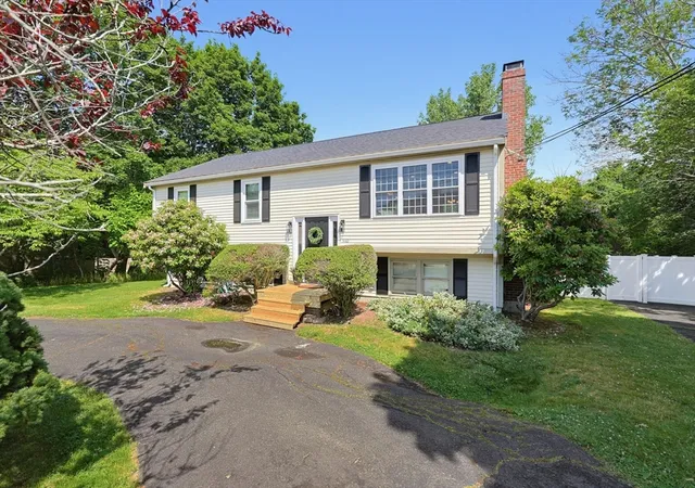 2nd image of 560 South Ave, Whitman, MA 02382 | MLS# 73537061