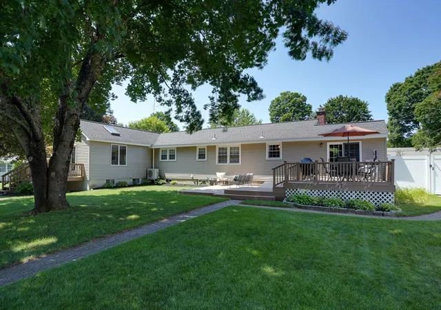Photo 4 of Sale Pending at 40 Farmington Cir, Marlborough, MA 01752 | MLS# 73554228 | Listing updated on 2026-08-18