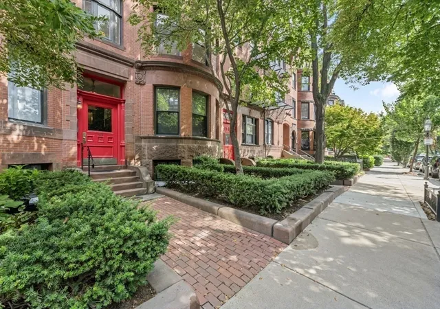 2nd image of 403 Marlborough St, Boston, MA 02115
