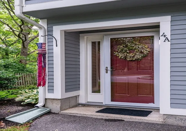 3rd image of 4 Arnold Dr, Salem, MA 01970