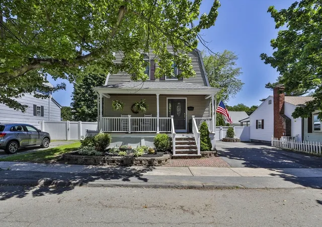 Homes for sale in Saugus, MA | 16 Endicott St, Saugus, MA 01906 | MLS# 73533835