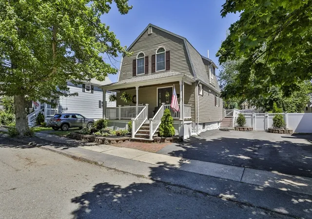Homes for sale in Saugus, MA | 16 Endicott St, Saugus, MA 01906 | MLS# 73533835