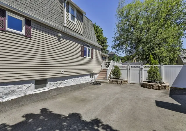 Homes for sale in Saugus, MA | 16 Endicott St, Saugus, MA 01906 | MLS# 73533835