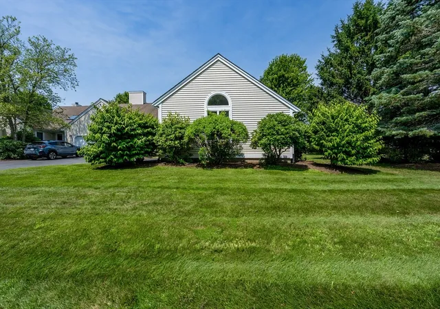 3rd image of 1 Woods Edge Ln #191, Mashpee, MA 02649 | MLS# 73558132