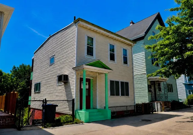 3rd image of 551 Bennington St, Boston, MA 02128 | MLS# 73542404