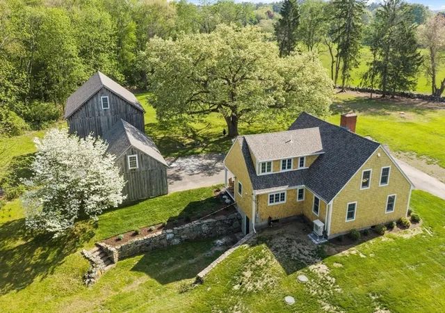 5th image of 177 Maple St, Sherborn, MA 01770 | MLS# 73522431