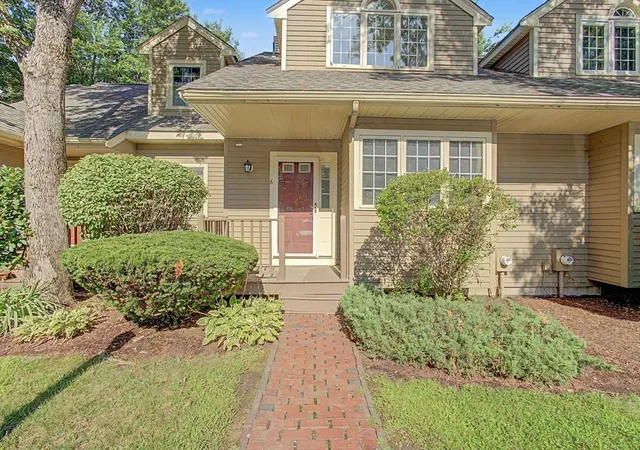 2nd image of 6 Lilac Ct #6, Hopkinton, MA 01748 | MLS# 73559300