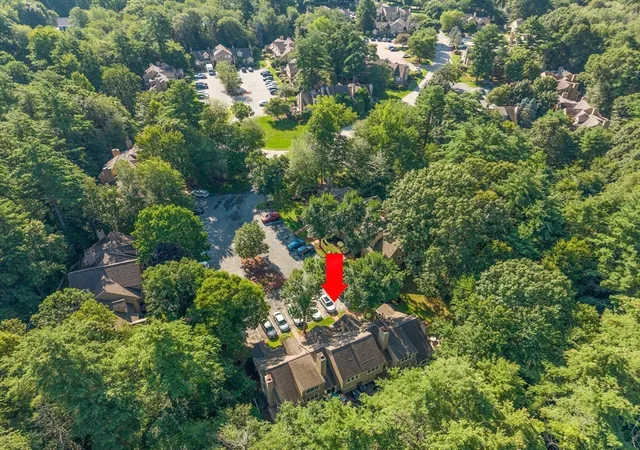 2nd image of 6 Lilac Ct, Hopkinton, MA 01748