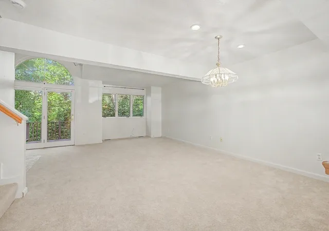 5th image of 6 Lilac Ct, Hopkinton, MA 01748