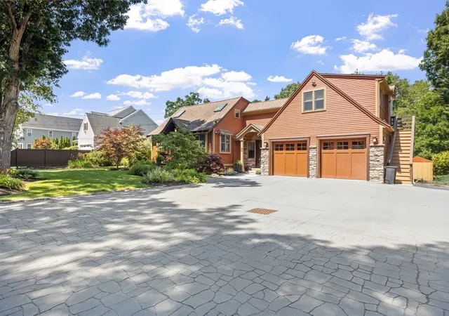 3rd image of 84 Station St, Stoughton, MA 02072 | MLS# 73558990